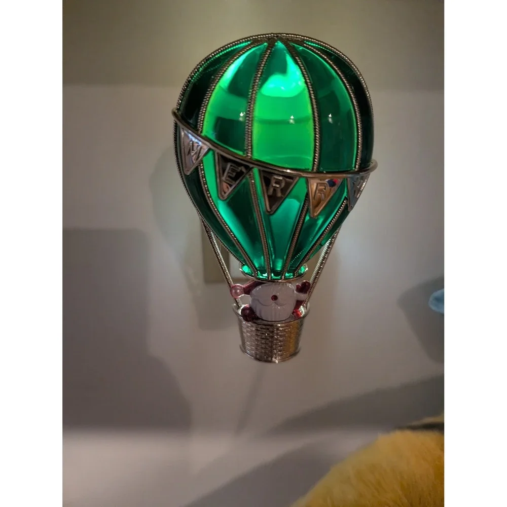 Bath & Body Works Light-Up Santa Hot Air Balloon Wallflower Fragrance Plug In